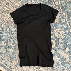 lululemon athletica Black 6 Swiftly Tech Short Sleeve Crew